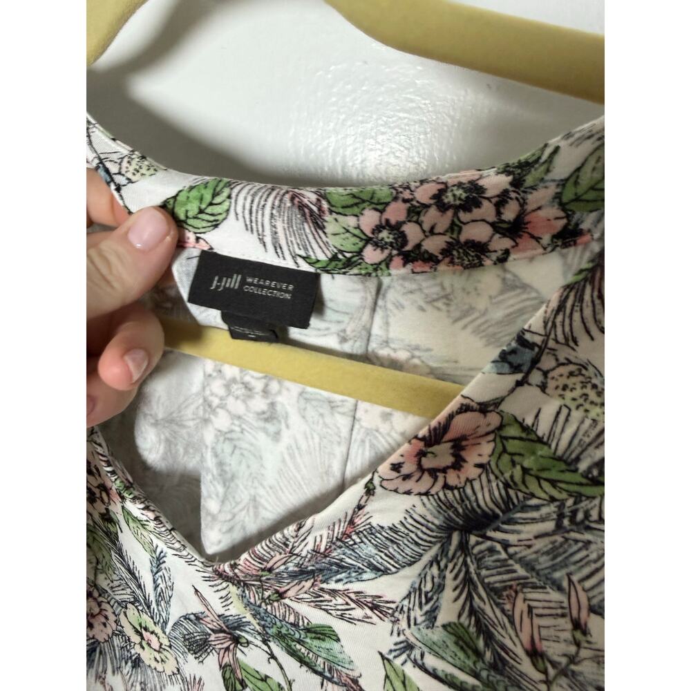 J. Jill Wearever Spring Tropical Floral Lightweight 3/4 Sleeve V-neck Top Medium - Picture 5 of 9
